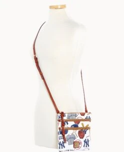 MLB Yankees N S Triple Zip Crossbody YANKEES -Dooney & Bourke B0298G QUMWPATNYANK ALT4 1