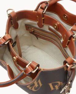 Monogram Small Barlow Brown Tmoro -Dooney & Bourke B1034G QRBMPAKR ALT2 1