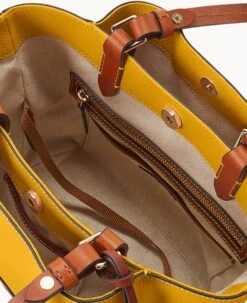 Pebble Grain Small Flynn Mustard -Dooney & Bourke B1459G 9PMTPAKR ALT2