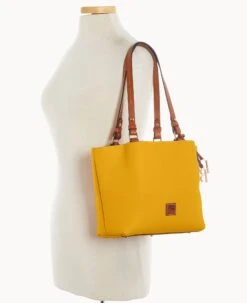 Pebble Grain Small Flynn Mustard -Dooney & Bourke B1459G 9PMTPAKR ALT4 1