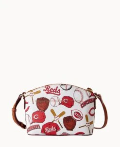 MLB Reds Suki Crossbody REDS 20 MLB Reds Suki Crossbody REDS -Dooney & Bourke B1696G QUMWPATNREDS ALT3 1