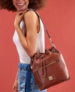 Saffiano Drawstring Off White -Dooney & Bourke B2SAF1935 ILD lifestyle 1