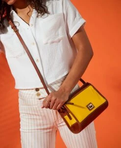 Wayfarer Zip Crossbody Red -Dooney & Bourke BCAMD1746 ILD lifestyle 1