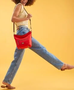 Wayfarer Small Hobo Crossbody Black -Dooney & Bourke BCAMD1860 ILD lifestyle 1