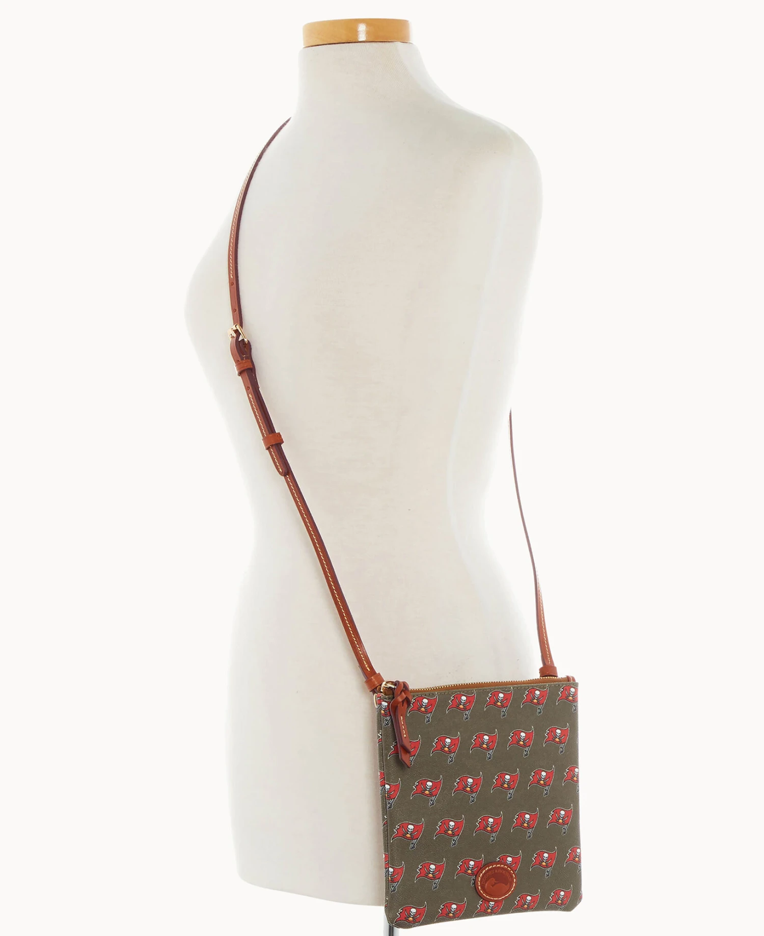 NFL Buccaneers North South Top Zip Crossbody Buccaneers 4 NFL Buccaneers North South Top Zip Crossbody Buccaneers - Image 4