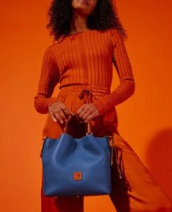 Pebble Grain Small Barlow Clementine -Dooney & Bourke BPEBC1034 ILD lifestyle 1