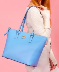 Saffiano Wren Zip Top Marine -Dooney & Bourke BSAFF1694 ILD lifestyle 1