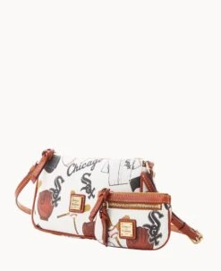 MLB White Sox Lexi Crossbody Sm Coin Case WHITE SOX -Dooney & Bourke M1400G QUMWPATNWHSX ALT1 1
