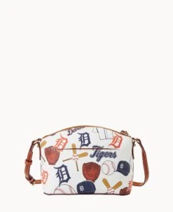 MLB Tigers Suki Crossbody Med Wristlet TIGERS 19 MLB Tigers Suki Crossbody Med Wristlet TIGERS -Dooney & Bourke M1696G QUMWPATNTGRS ALT3 1
