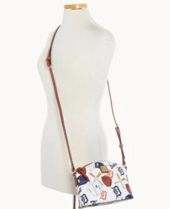 MLB Tigers Suki Crossbody Med Wristlet TIGERS 20 MLB Tigers Suki Crossbody Med Wristlet TIGERS -Dooney & Bourke M1696G QUMWPATNTGRS ALT4 1
