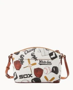 MLB White Sox Suki Crossbody Med Wristlet WHITE SOX -Dooney & Bourke M1696G QUMWPATNWHSX ALT3 1