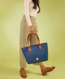 Pebble Grain Small Russel Jeans -Dooney & Bourke R0567 ILD lifestyle 1