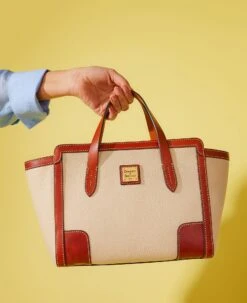 Pebble Grain Small Shopper Black Black -Dooney & Bourke R0674 ILD lifestyle 1