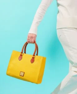 Pebble Grain Janine Midnight Blue -Dooney & Bourke R0731 ILD lifestyle 1