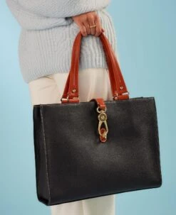 Pebble Grain Large Logo Lock Tote Bone -Dooney & Bourke R0788 ILD lifestyle 1