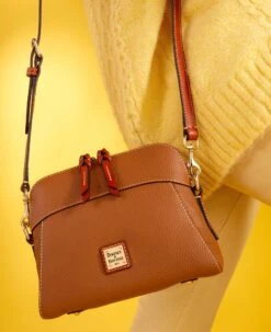 Pebble Grain Cameron Crossbody Black -Dooney & Bourke R1075 ILD lifestyle 1