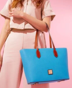 Pebble Grain Tote Caramel -Dooney & Bourke R2320 ILD lifestyle 1