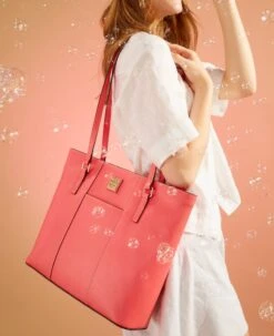 Saffiano Lexington Red -Dooney & Bourke SU379 ILD lifestyle 1