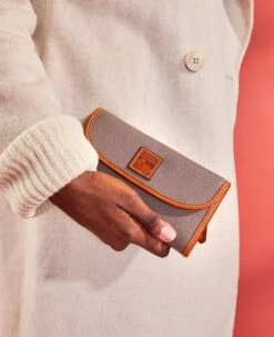 Pebble Grain Continental Clutch Blush 26 Pebble Grain Continental Clutch Blush -Dooney & Bourke WPEBC0507 ILD lifestyle 1